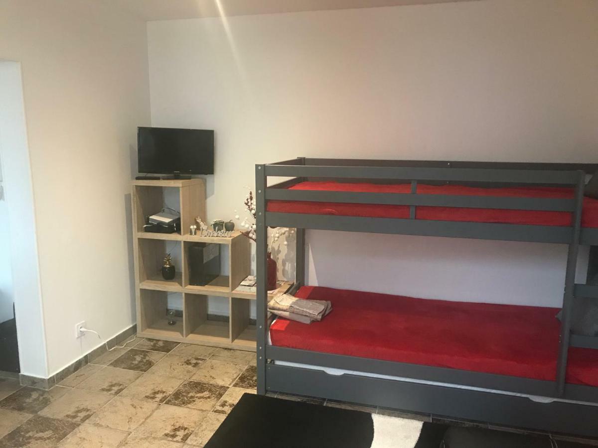 Studio Champagne Au Centre Ville Apartment Анси Екстериор снимка