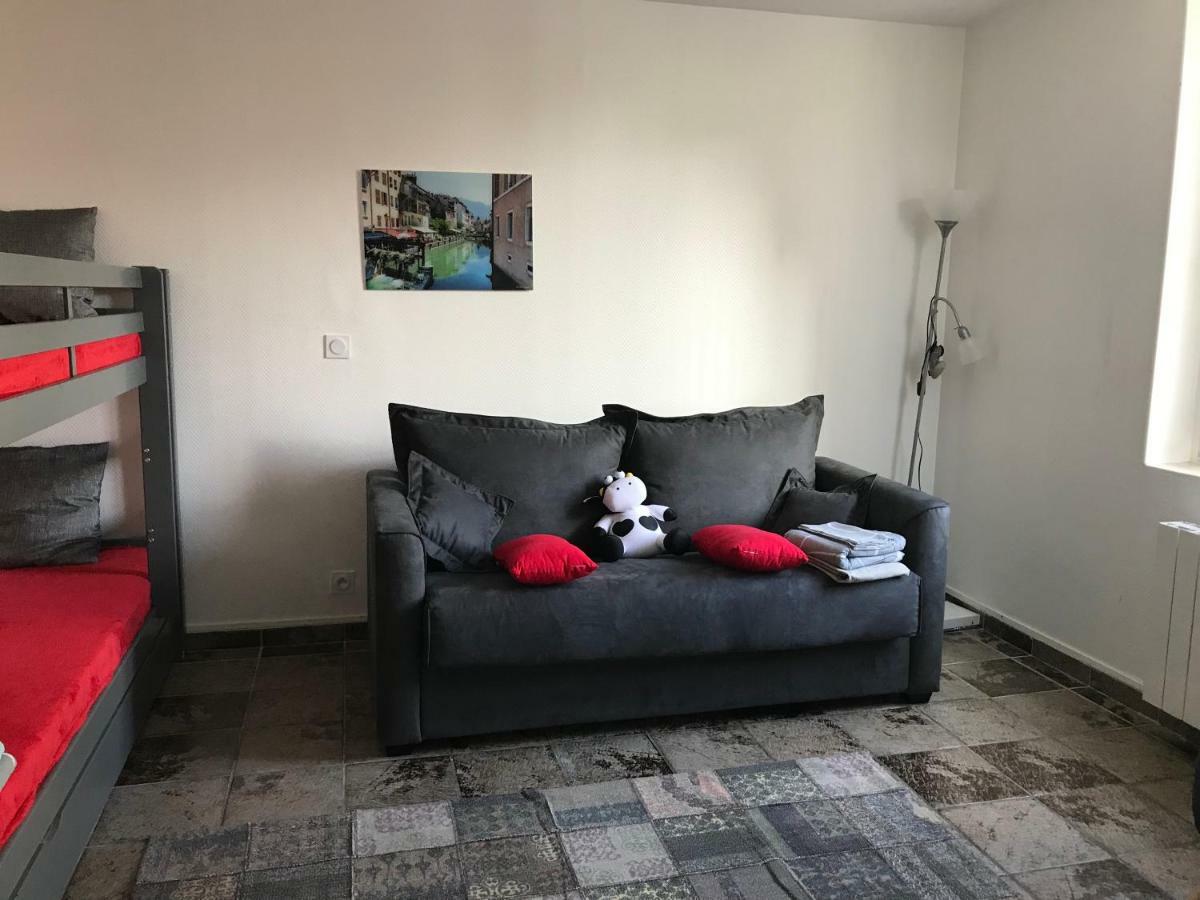 Studio Champagne Au Centre Ville Apartment Анси Екстериор снимка